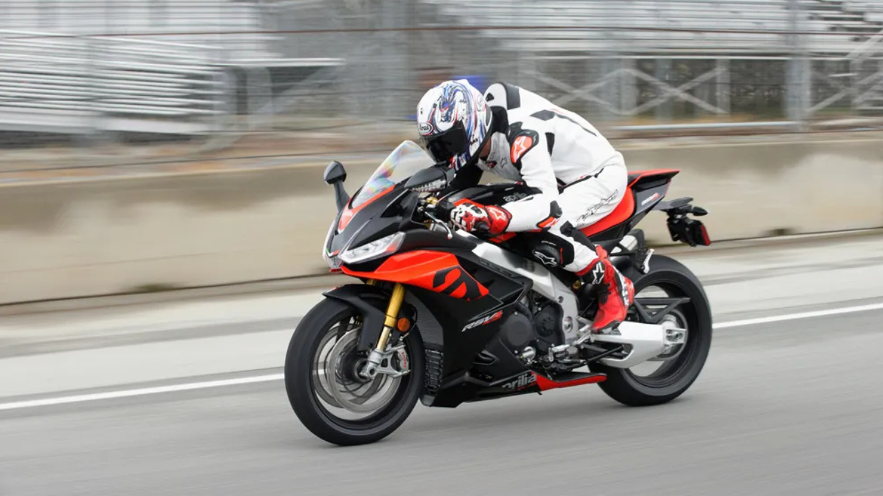 7. Aprilia RSV4 Factory – Balanced Power and Style